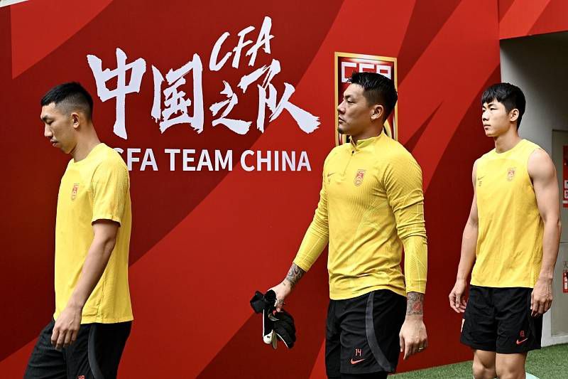 据全尤文报道，小基恩可能在冬窗离开尤文图斯，寻求更多出场时间。